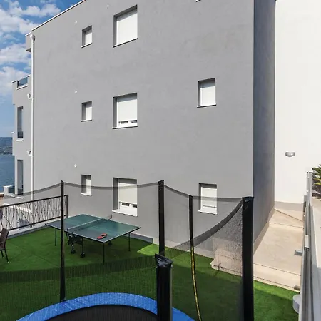 Nine-bedroom In Arbanija *