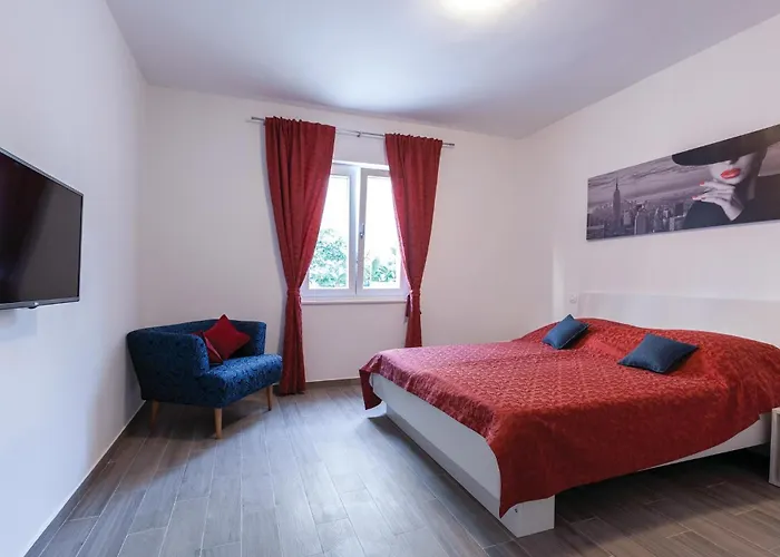 Nine-bedroom In Arbanija Ferienhaus Trogir
