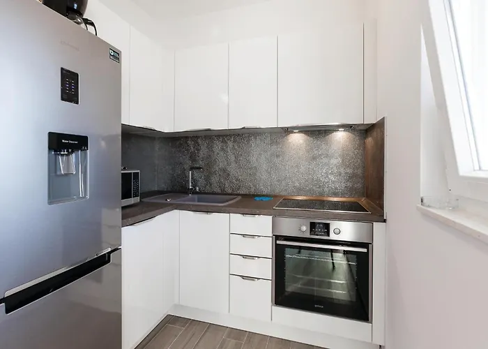 Nine-bedroom In Arbanija Ferienhaus