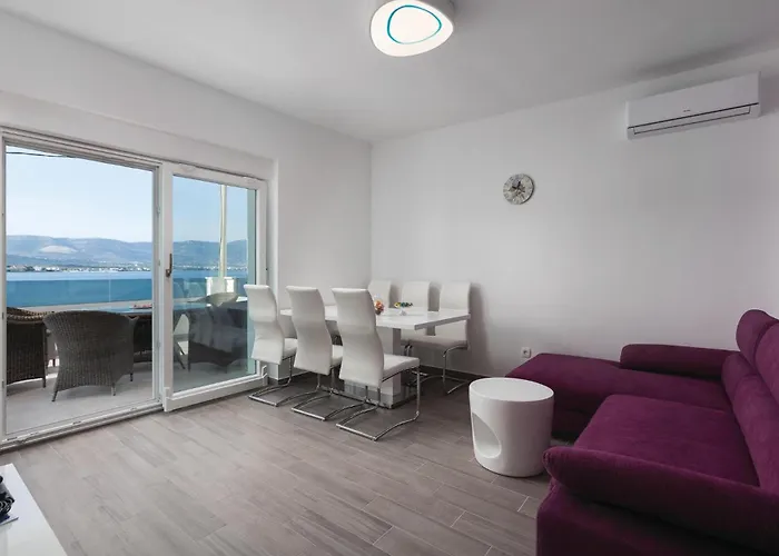 Feriehus Nine-bedroom In Arbanija Trogir