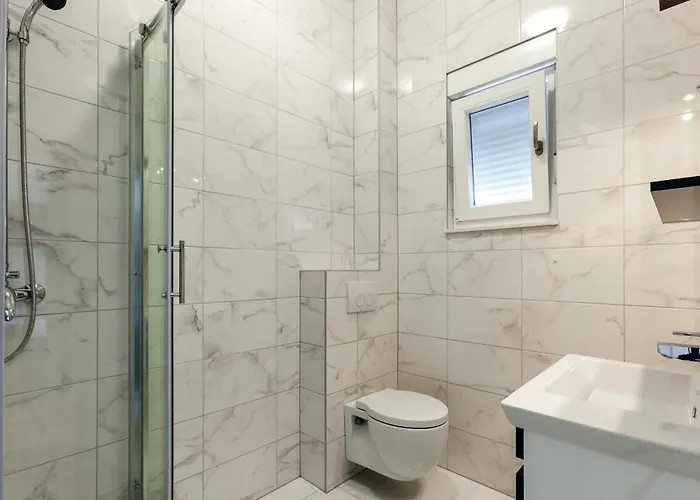 Nine-bedroom In Arbanija *