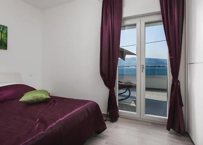 Nine-bedroom In Arbanija * Trogir