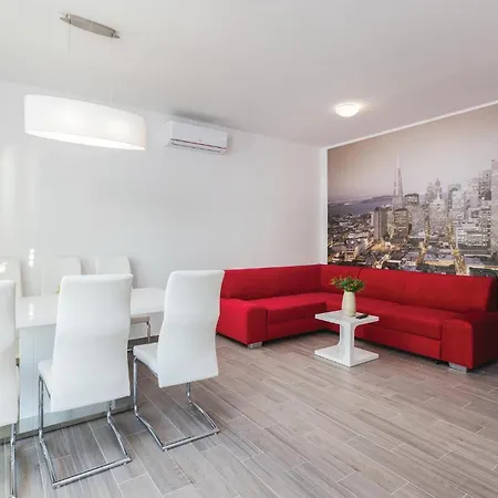 Nine-bedroom In Arbanija Сasa de vacaciones Trogir