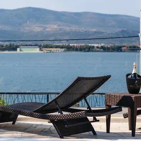 Nine-bedroom In Arbanija Dom wakacyjny