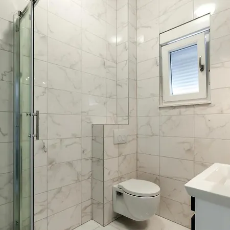 Nine-bedroom In Arbanija *