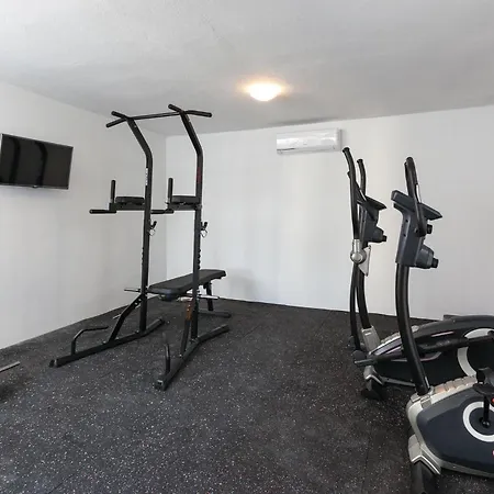 Nine-bedroom In Arbanija Dom wakacyjny *