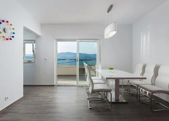 Nine-bedroom In Arbanija Trogir