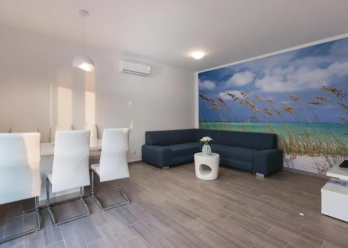 Nine-bedroom In Arbanija * Trogir