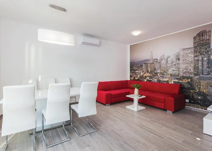 Nine-bedroom In Arbanija Hébergement de vacances Trogir