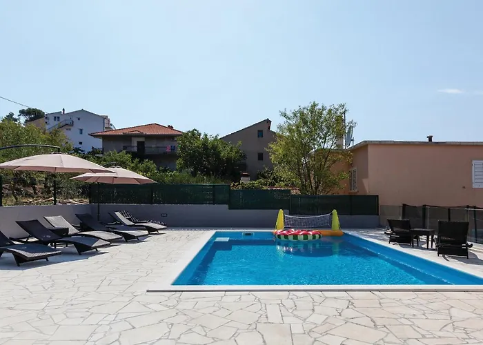 Nine-bedroom In Arbanija Trogir