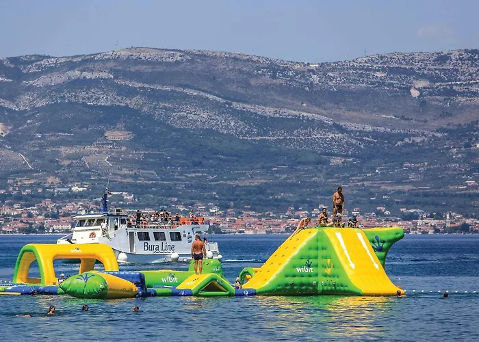 Hébergement de vacances Nine-bedroom In Arbanija Trogir