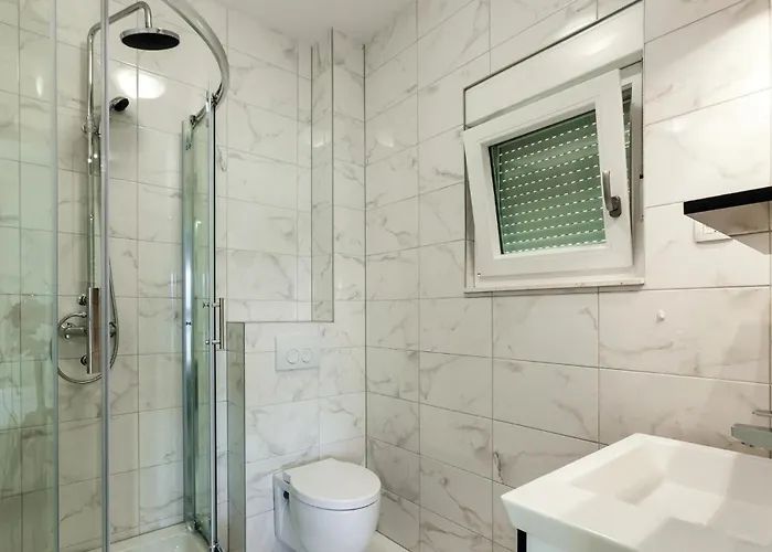 Hébergement de vacances Nine-bedroom In Arbanija Trogir