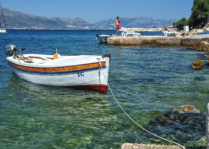 Nine-bedroom In Arbanija Hébergement de vacances Trogir